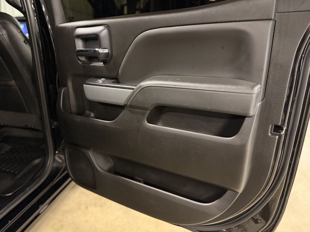 Photo 29 of this Chevrolet Silverado 2500HD