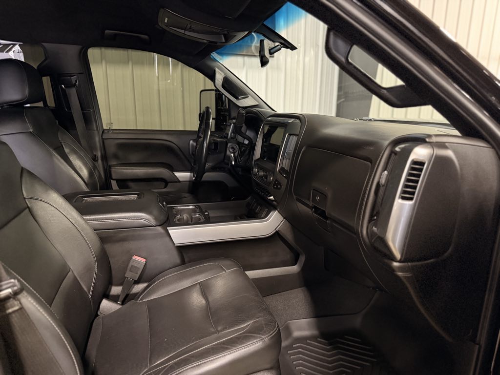 Photo 31 of this Chevrolet Silverado 2500HD