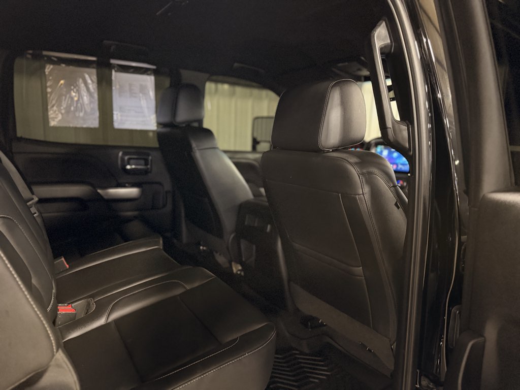 Photo 32 of this Chevrolet Silverado 2500HD