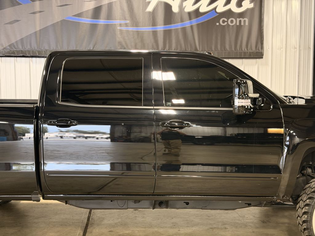 Photo 36 of this Chevrolet Silverado 2500HD