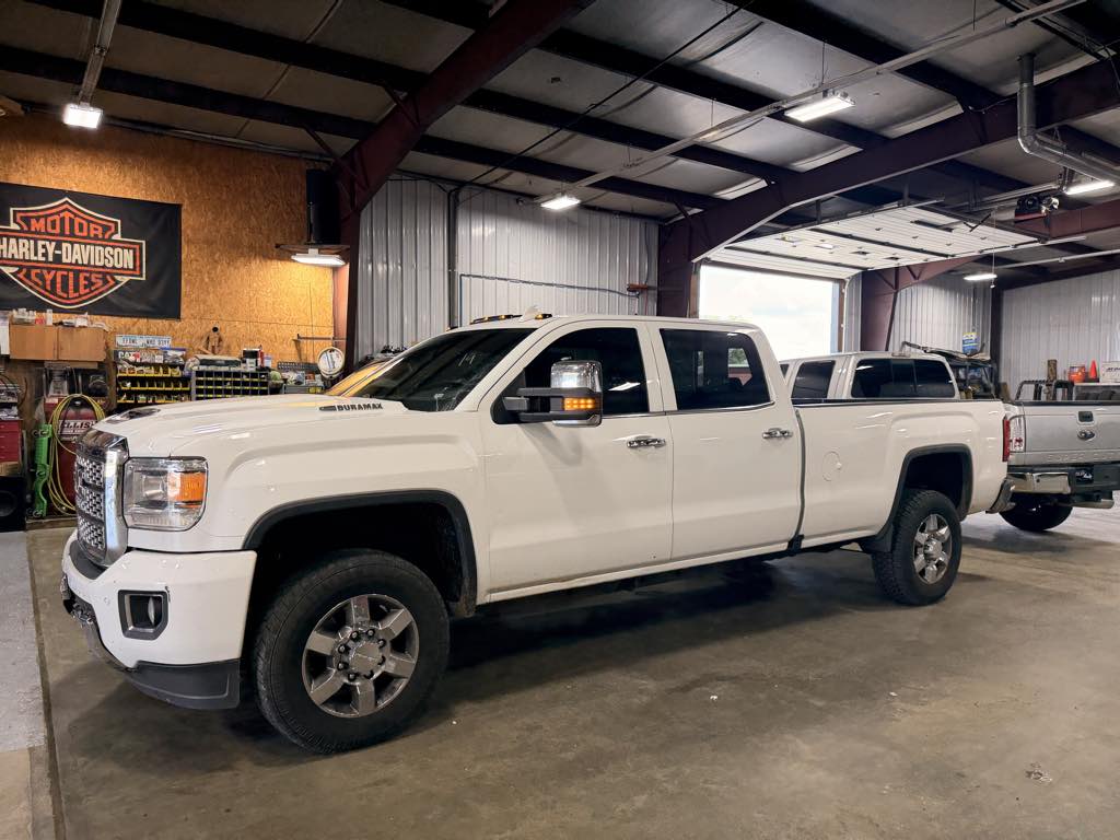 2018 GMC Sierra 3500HD Denali 4WD photo