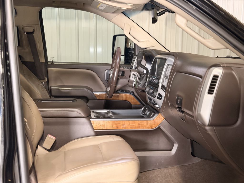 Photo 2 of this GMC Sierra 2500HD