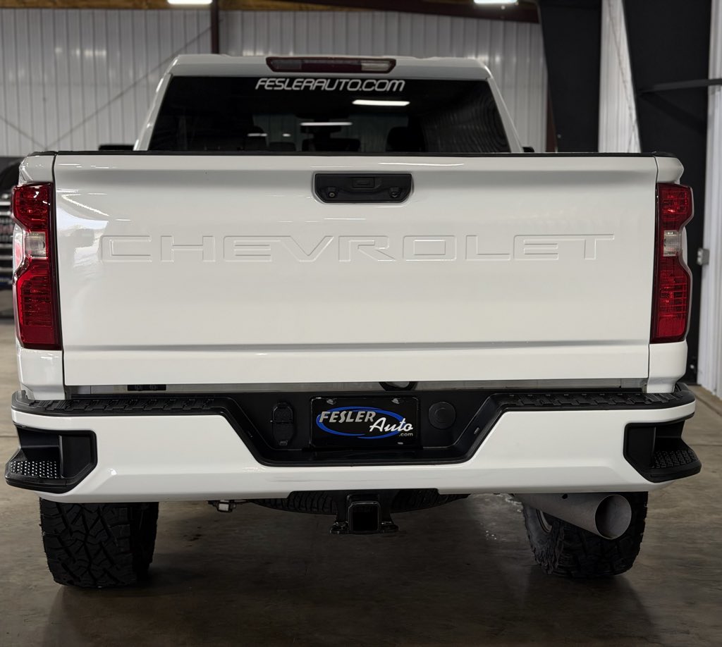 Photo 4 of this Chevrolet Silverado 2500HD