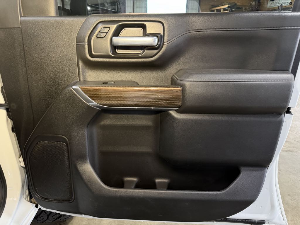 Photo 15 of this Chevrolet Silverado 2500HD