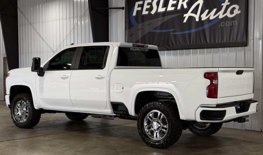 Photo 17 of this Chevrolet Silverado 2500HD