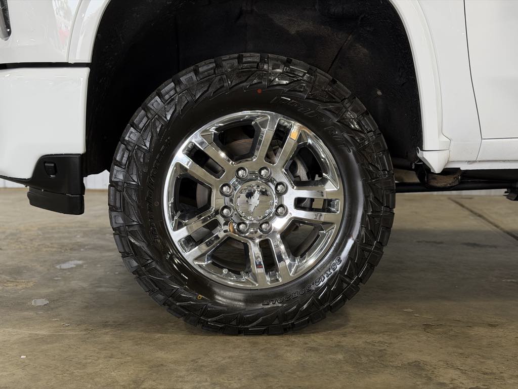 Photo 18 of this Chevrolet Silverado 2500HD