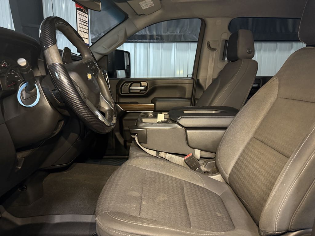 Photo 21 of this Chevrolet Silverado 2500HD