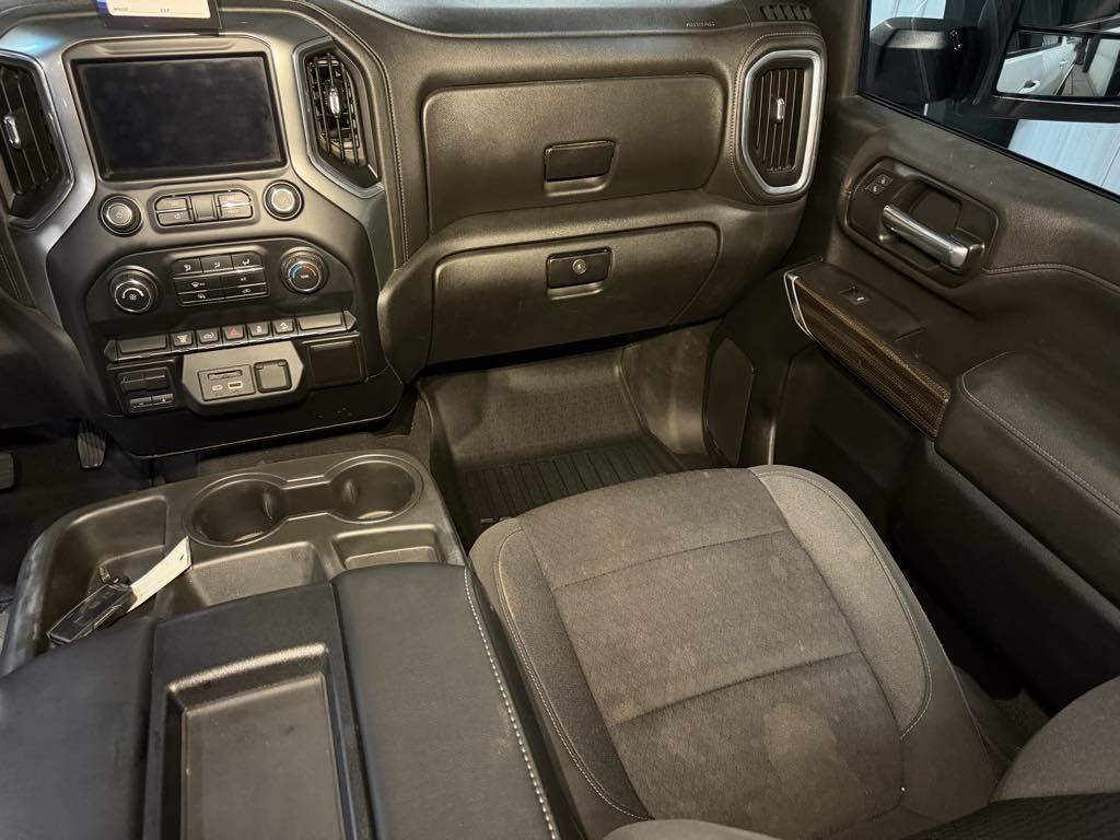 Photo 22 of this Chevrolet Silverado 2500HD