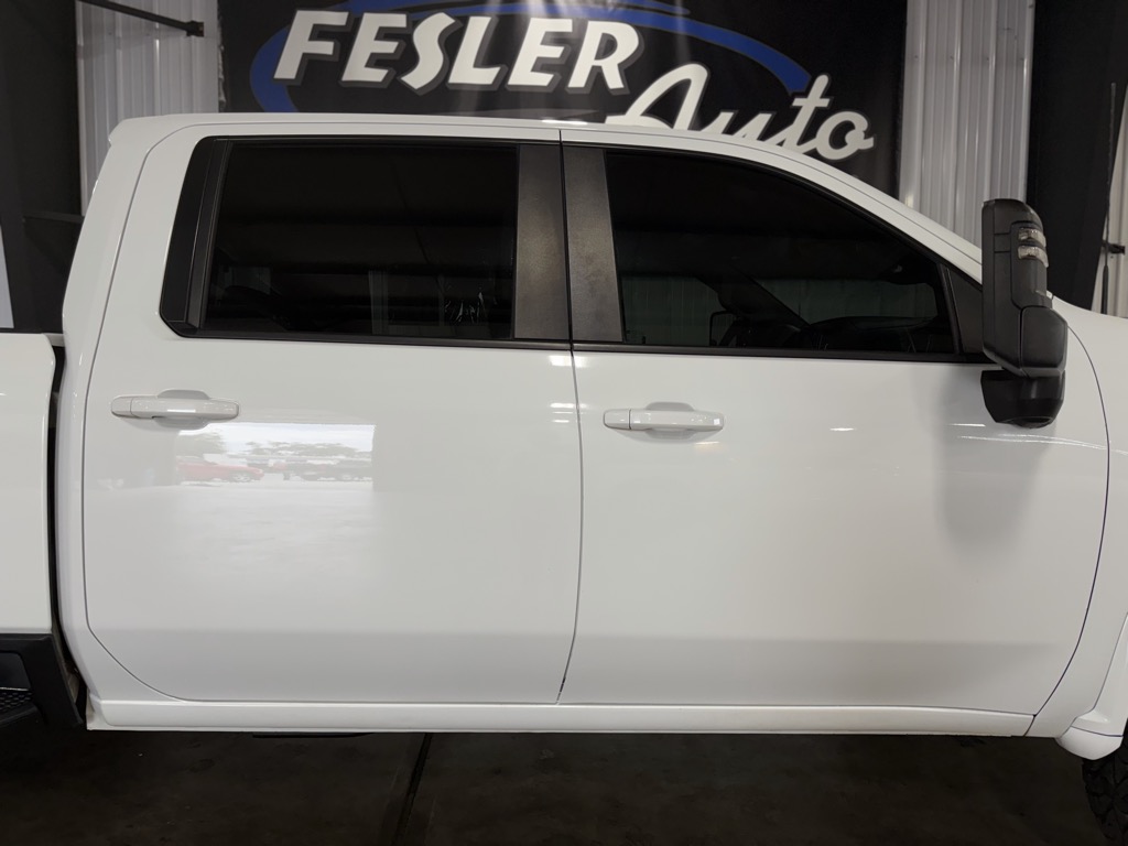 Photo 26 of this Chevrolet Silverado 2500HD