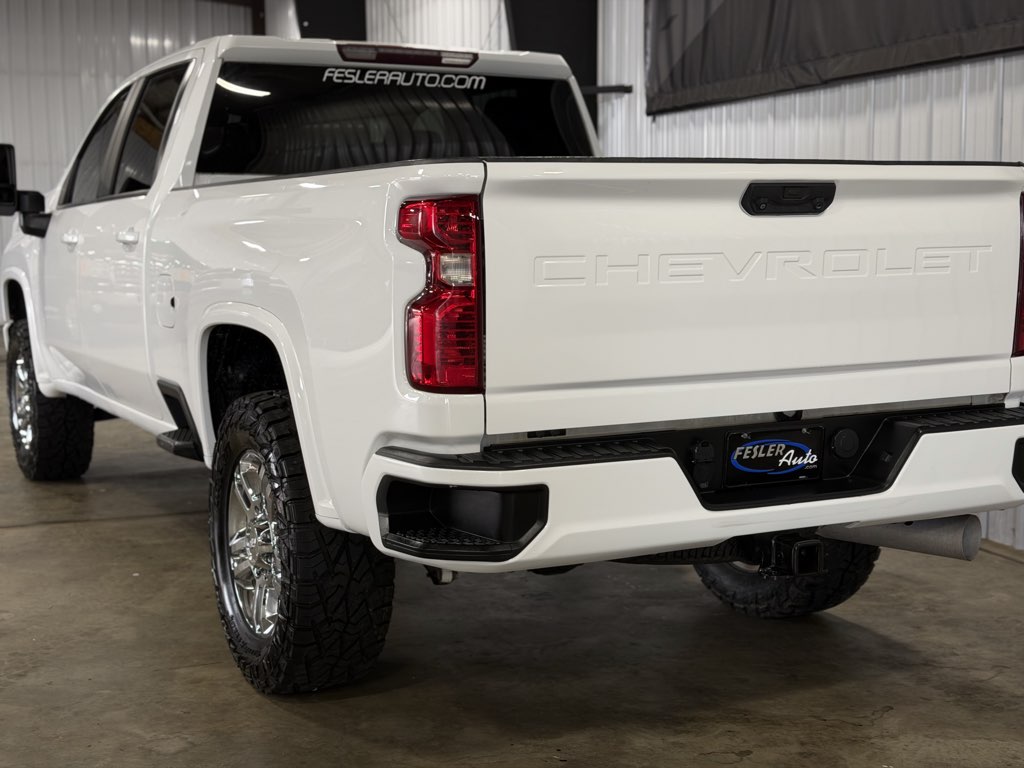 Photo 29 of this Chevrolet Silverado 2500HD