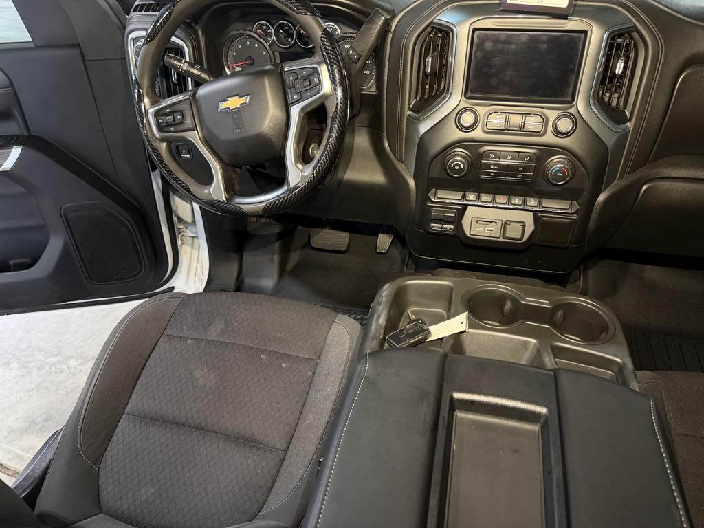 Photo 34 of this Chevrolet Silverado 2500HD