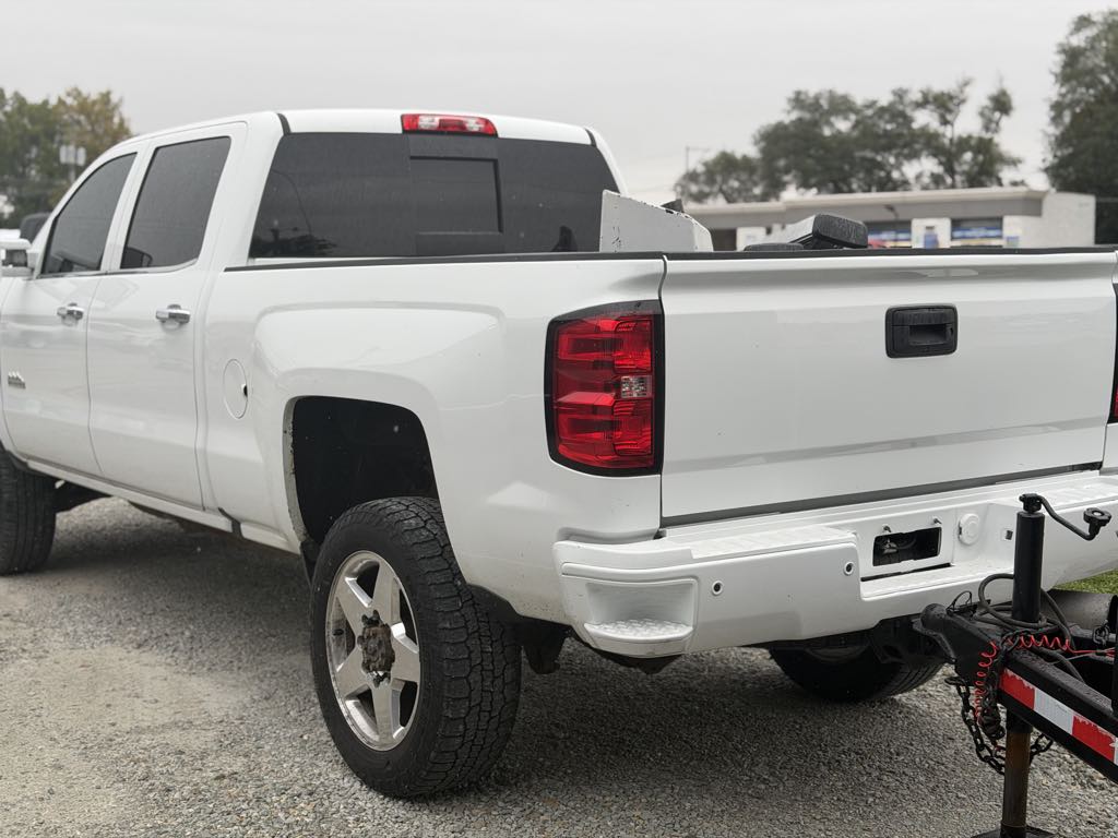 Photo 2 of this Chevrolet Silverado 2500HD
