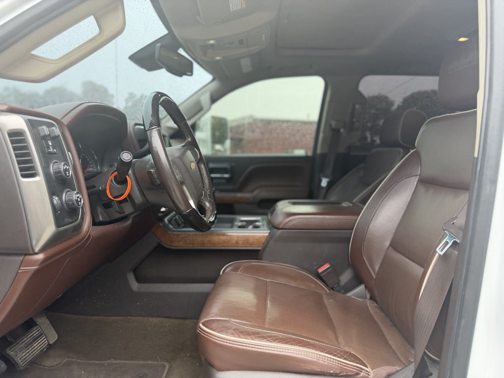 Photo 5 of this Chevrolet Silverado 2500HD
