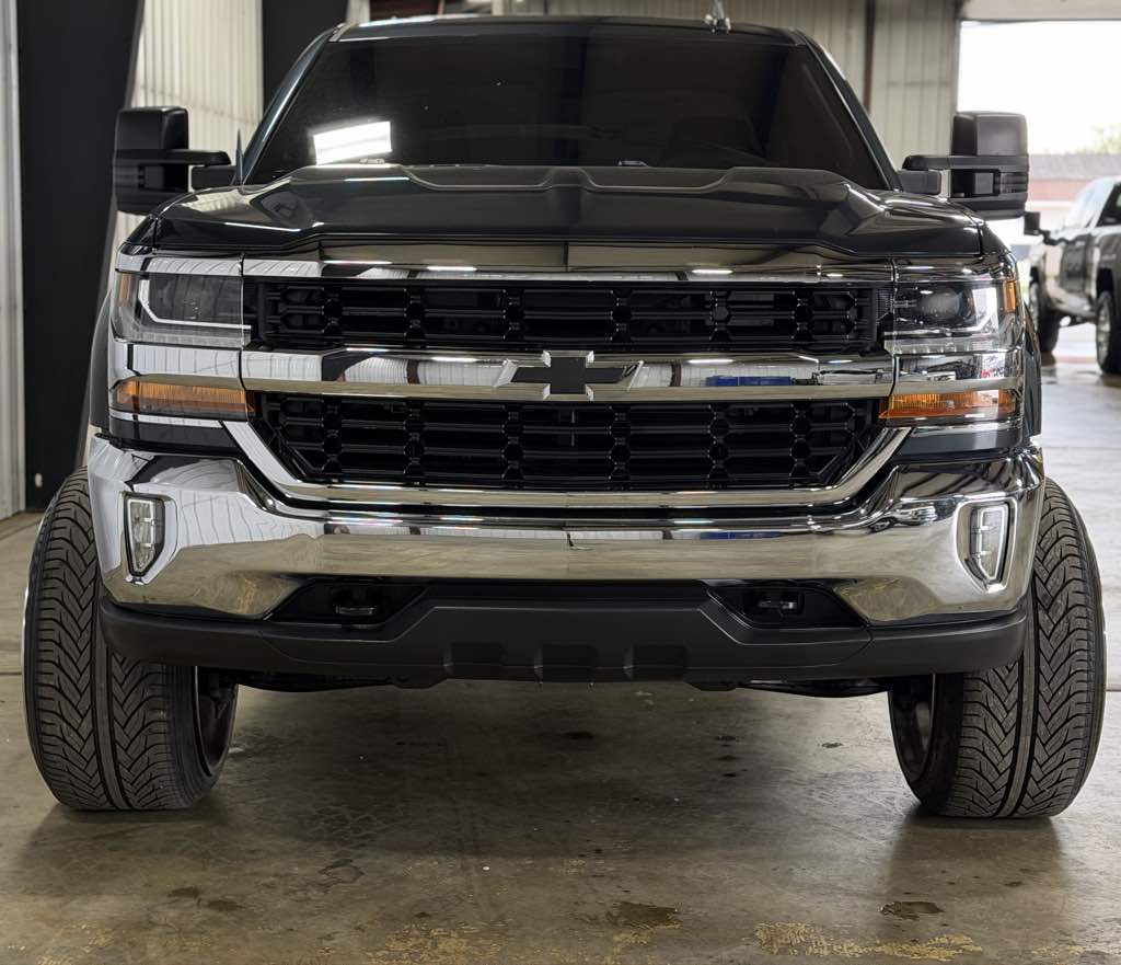 Photo 3 of this Chevrolet Silverado 1500 LD