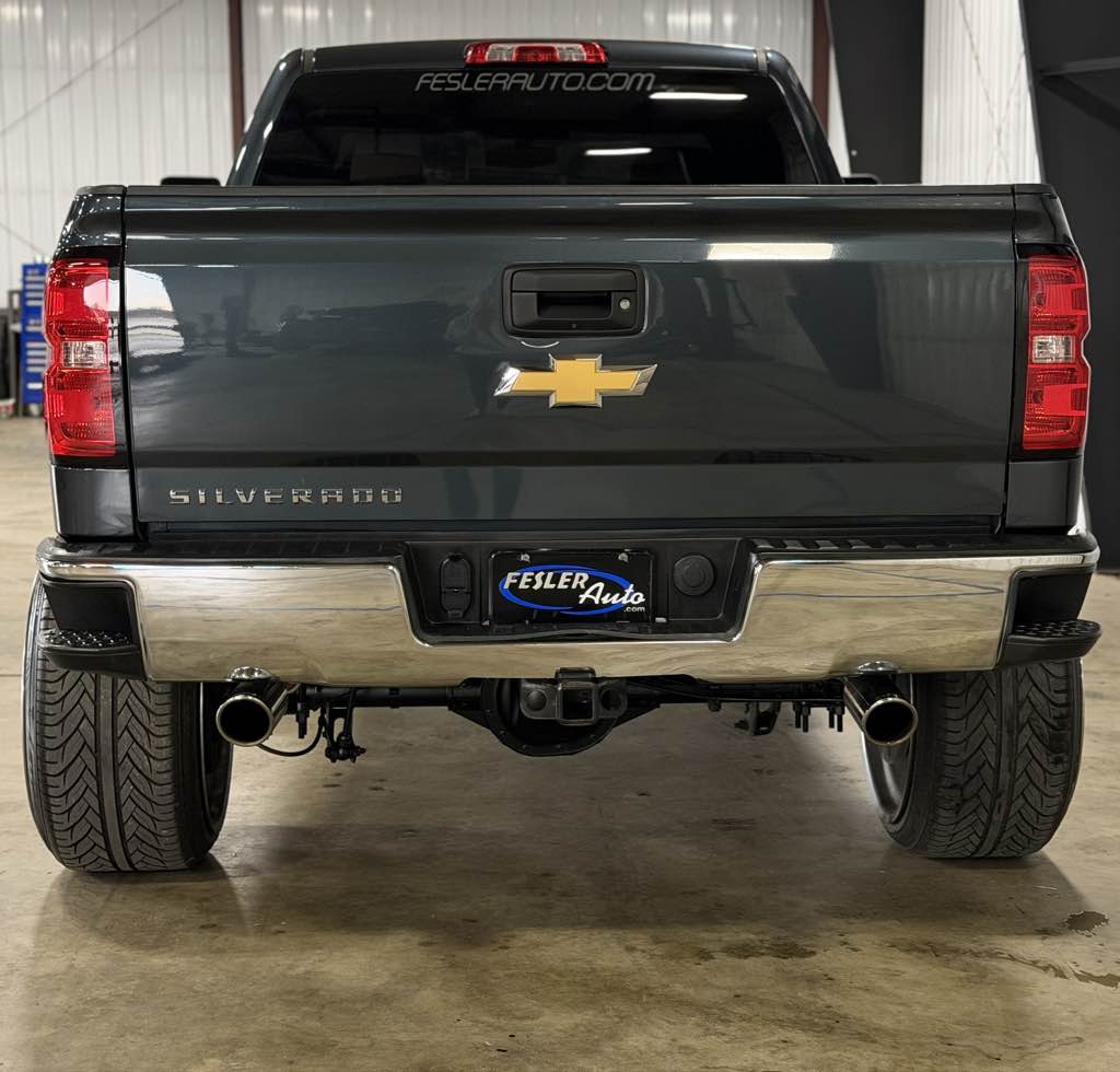 Photo 4 of this Chevrolet Silverado 1500 LD
