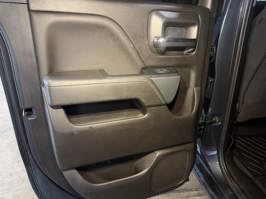 Photo 5 of this Chevrolet Silverado 1500 LD