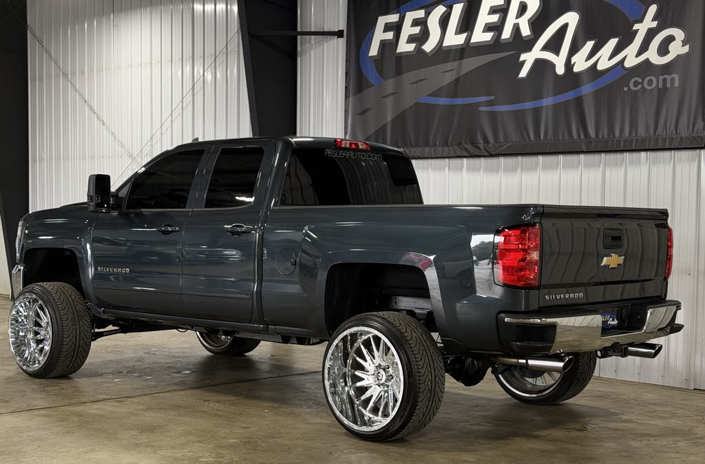 Photo 14 of this Chevrolet Silverado 1500 LD