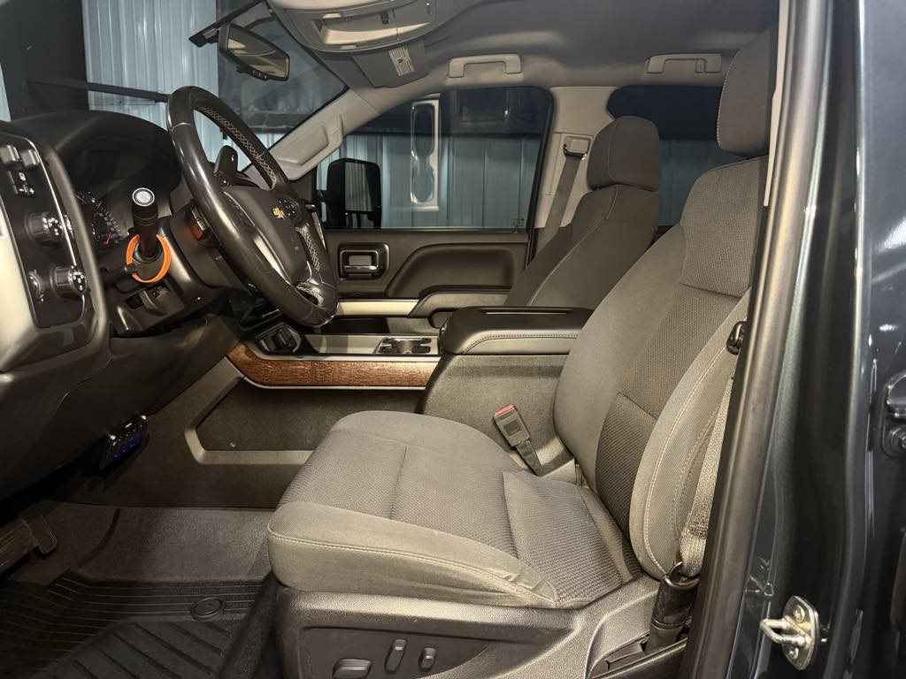 Photo 17 of this Chevrolet Silverado 1500 LD