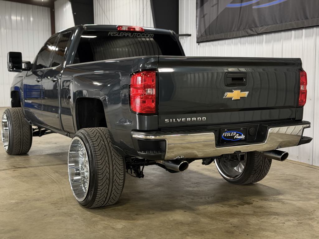Photo 27 of this Chevrolet Silverado 1500 LD