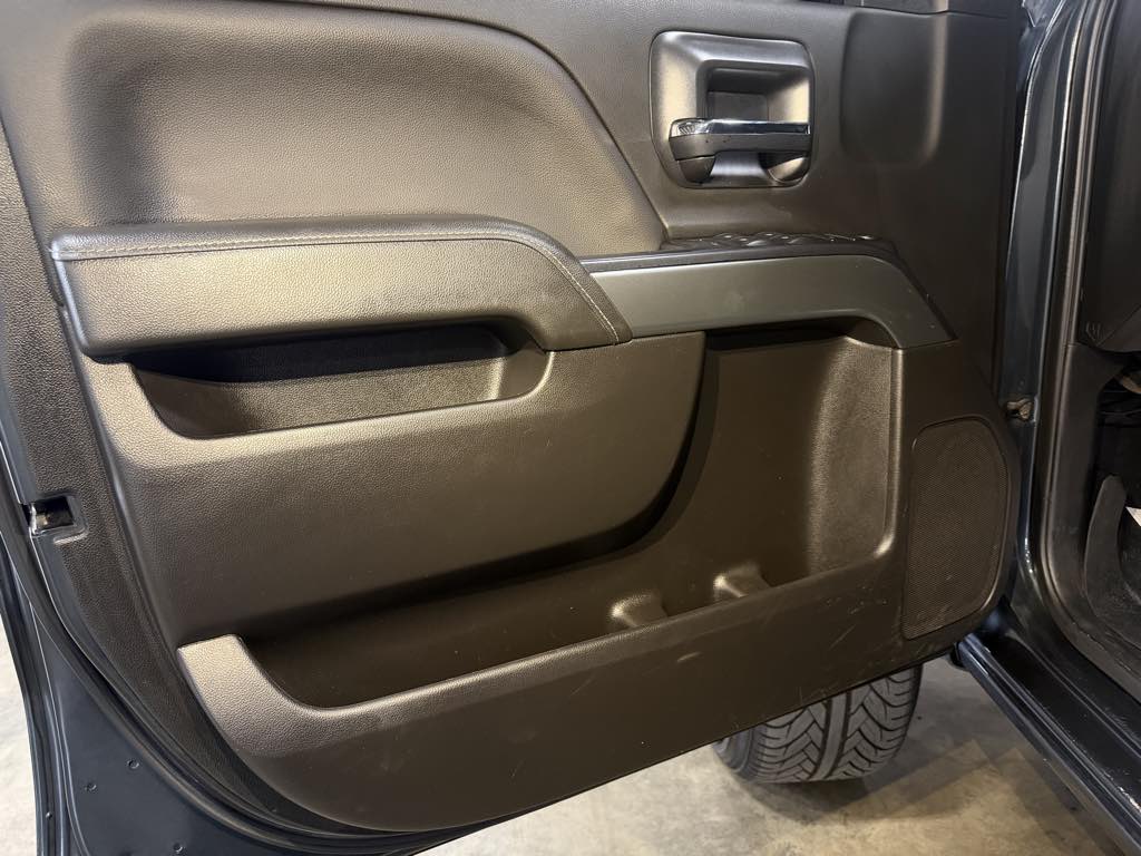 Photo 30 of this Chevrolet Silverado 1500 LD
