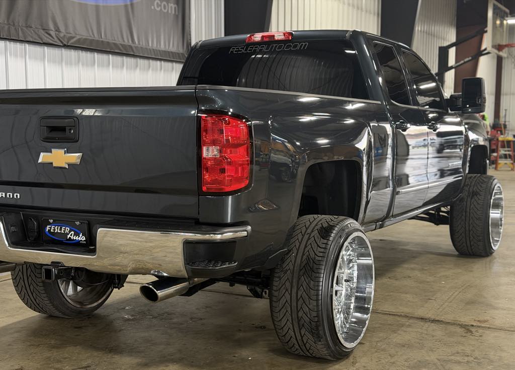 Photo 35 of this Chevrolet Silverado 1500 LD