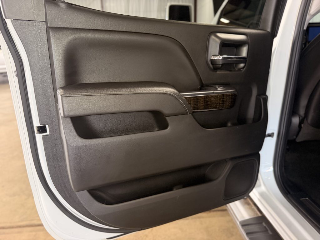 Photo 28 of this GMC Sierra 3500HD available WiFi