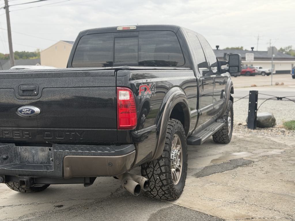 Photo 2 of this Ford Super Duty F-250 SRW