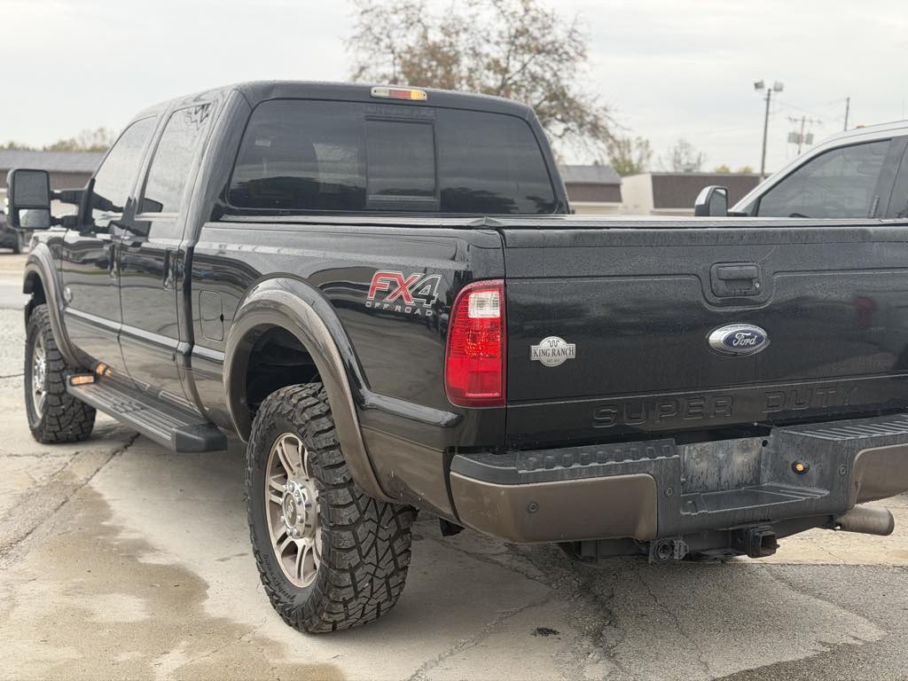 Photo 3 of this Ford Super Duty F-250 SRW