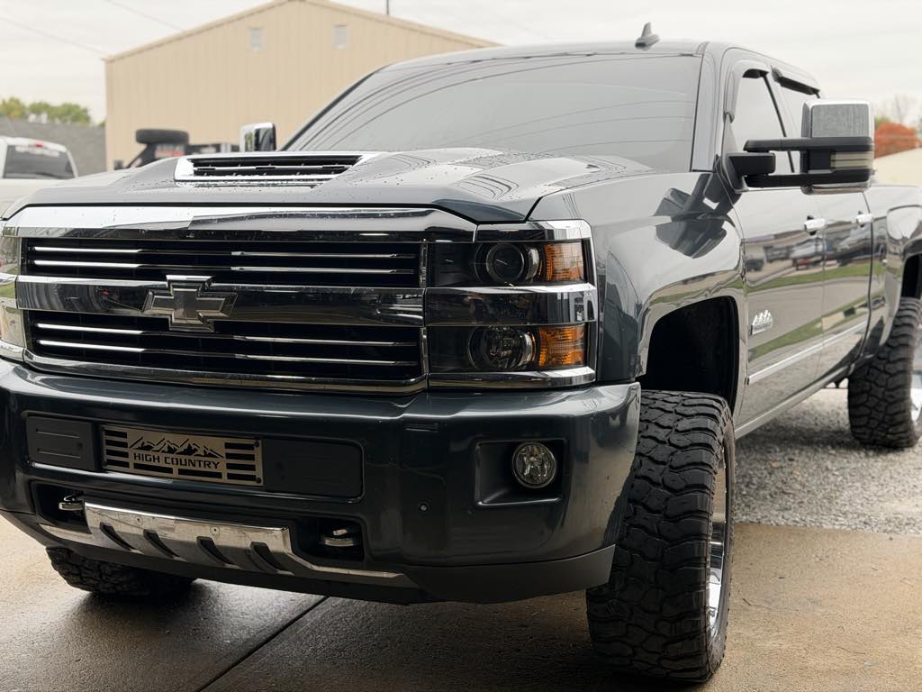 Photo 2 of this Chevrolet Silverado 2500HD