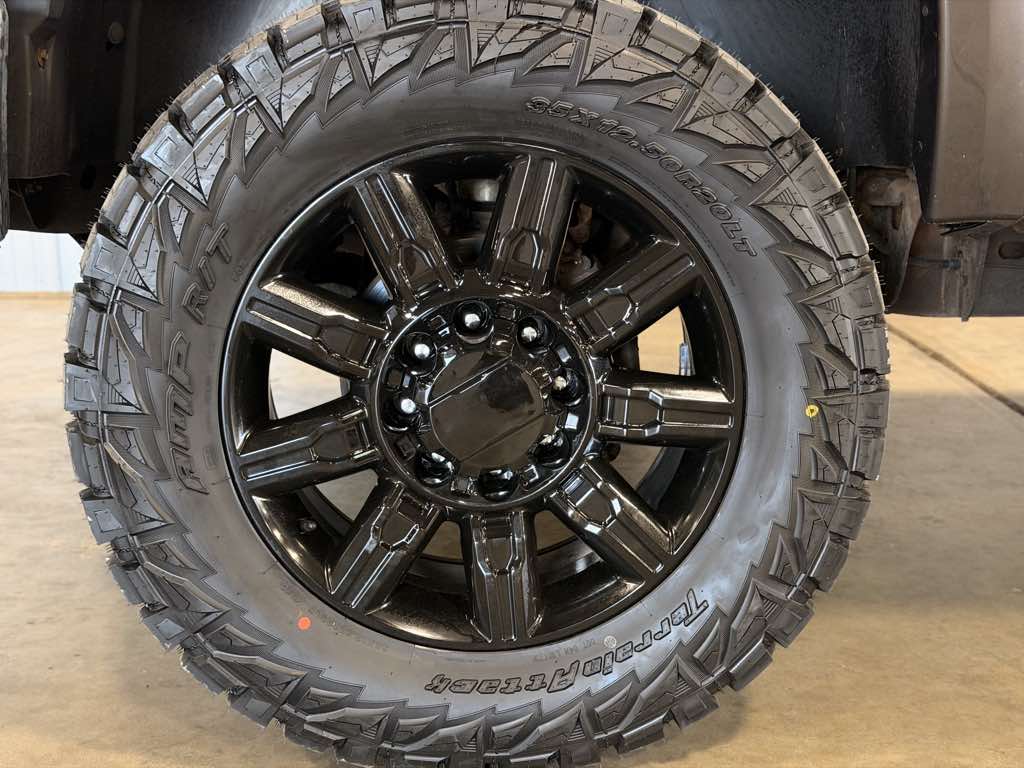 Photo 13 of this GMC Sierra 2500HD