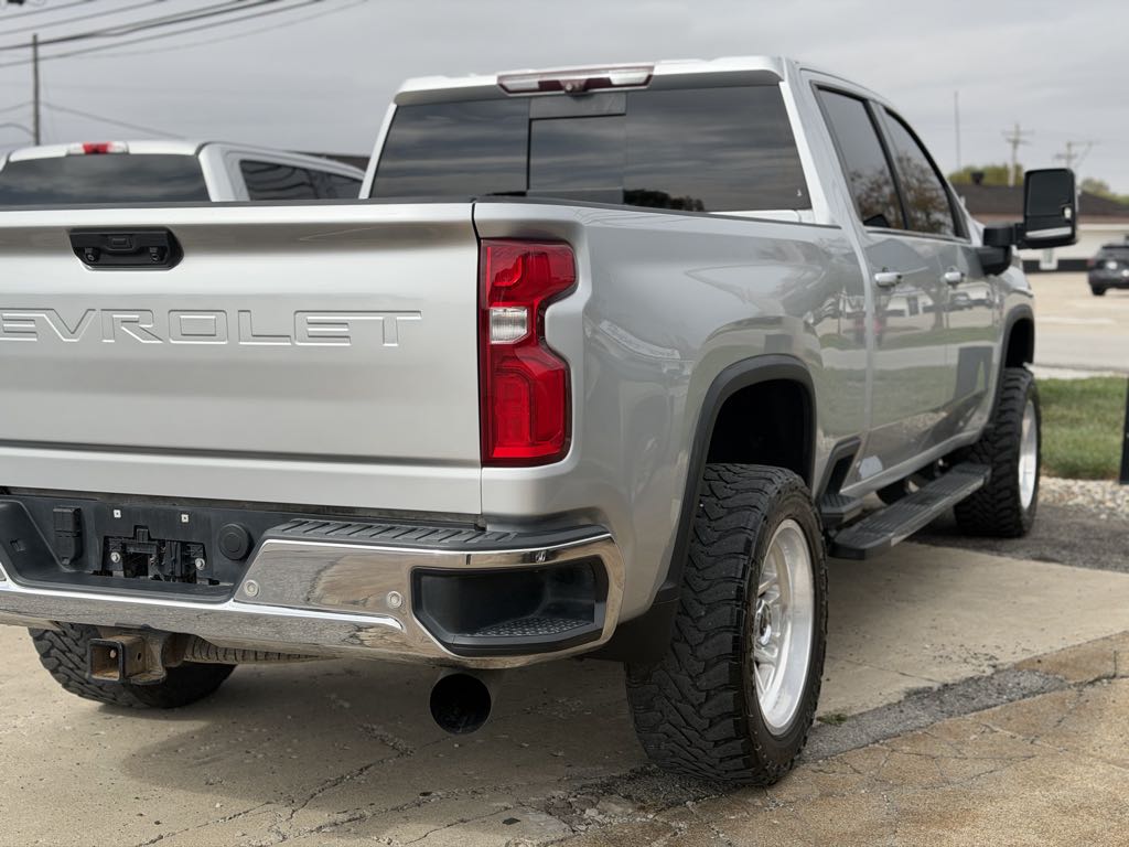 Photo 3 of this Chevrolet Silverado 2500HD