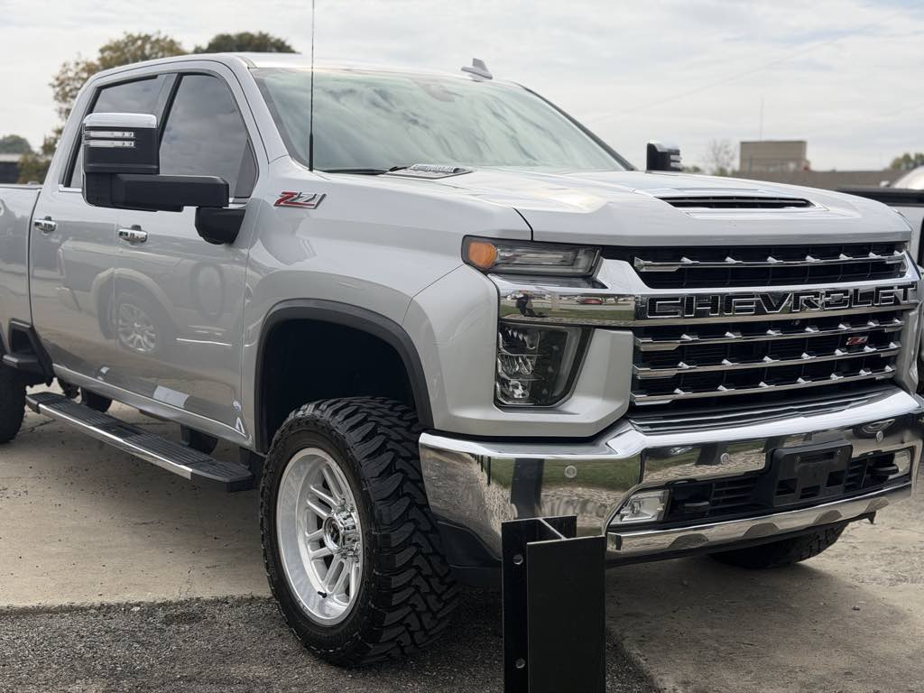 Photo 4 of this Chevrolet Silverado 2500HD