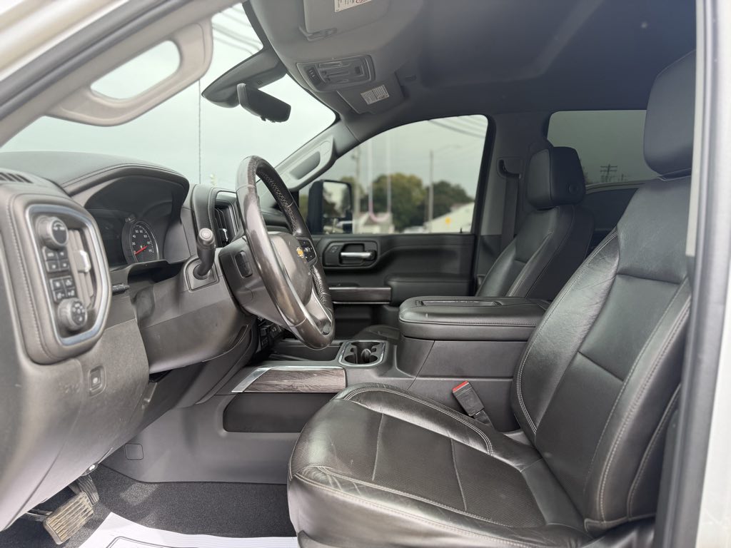 Photo 5 of this Chevrolet Silverado 2500HD