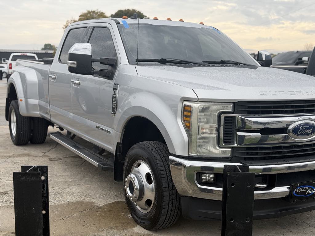 Photo 4 of this Ford Super Duty F-350 DRW