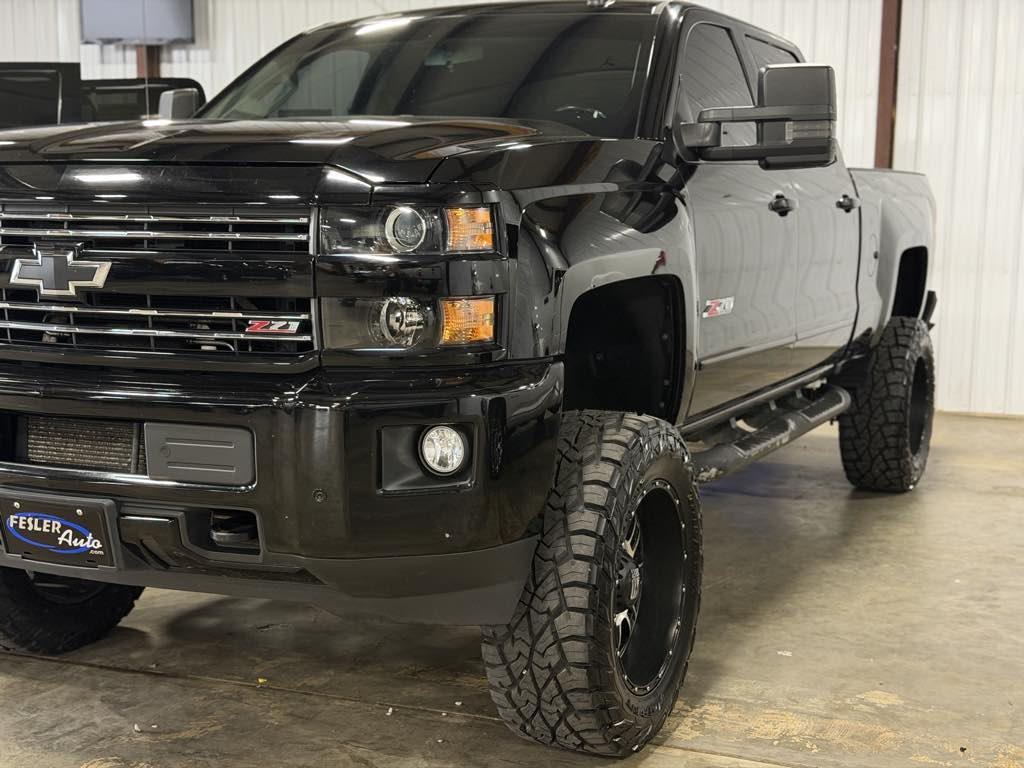 Photo 2 of this Chevrolet Silverado 2500HD