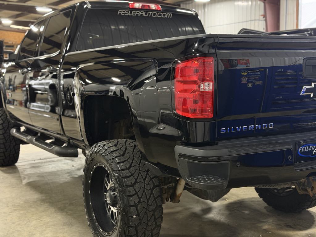 Photo 3 of this Chevrolet Silverado 2500HD