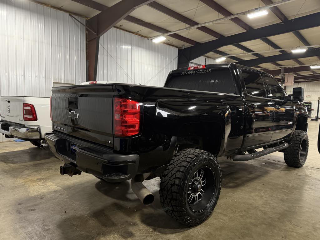 Photo 4 of this Chevrolet Silverado 2500HD
