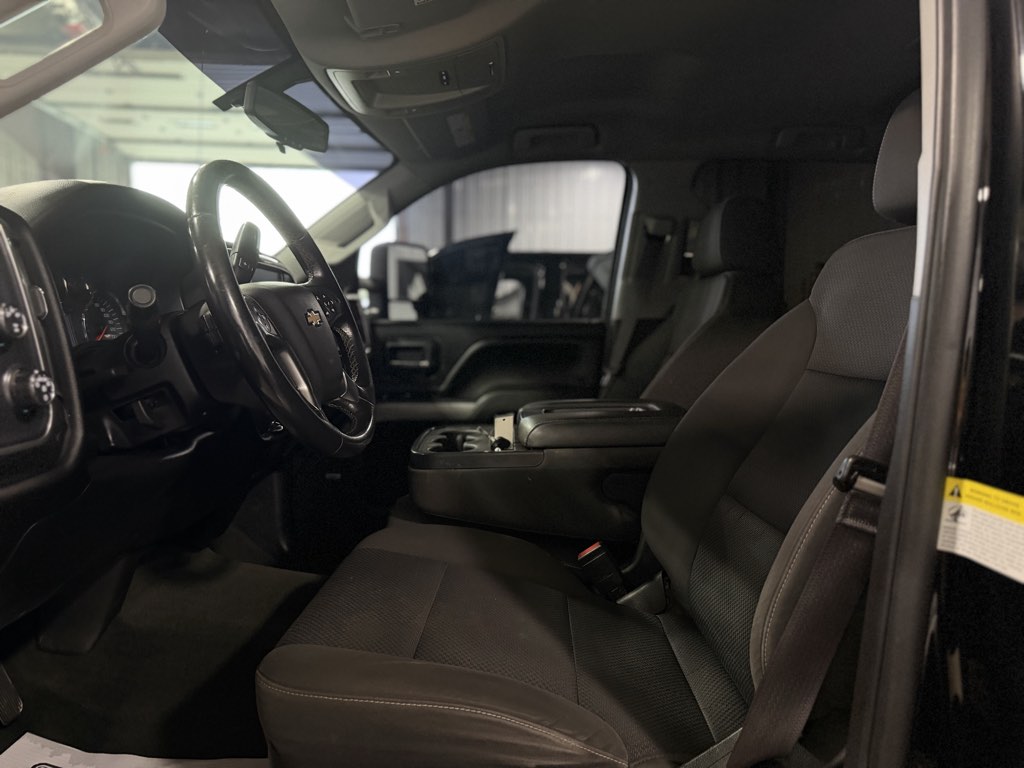 Photo 5 of this Chevrolet Silverado 2500HD