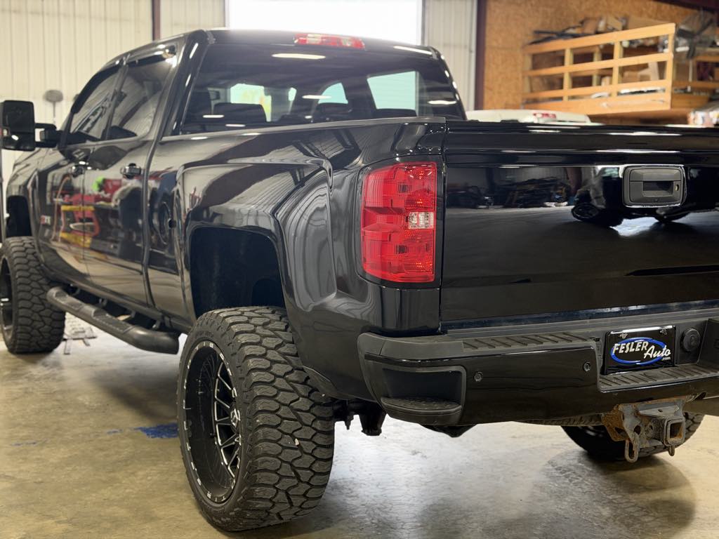 Photo 3 of this Chevrolet Silverado 2500HD