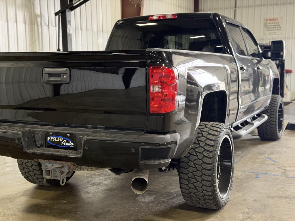 Photo 4 of this Chevrolet Silverado 2500HD