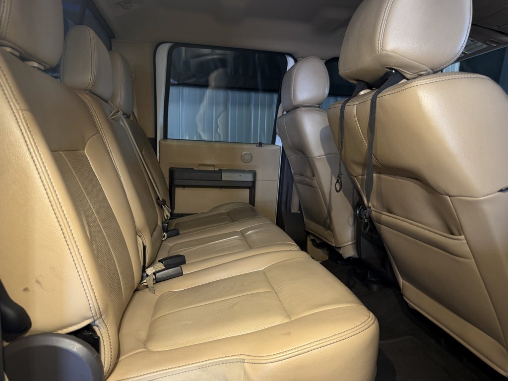 Photo 13 of this Ford Super Duty F-250 SRW