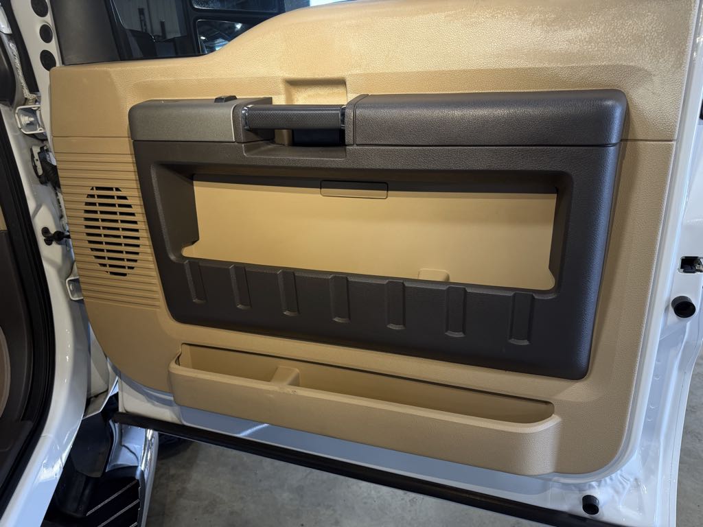 Photo 14 of this Ford Super Duty F-250 SRW