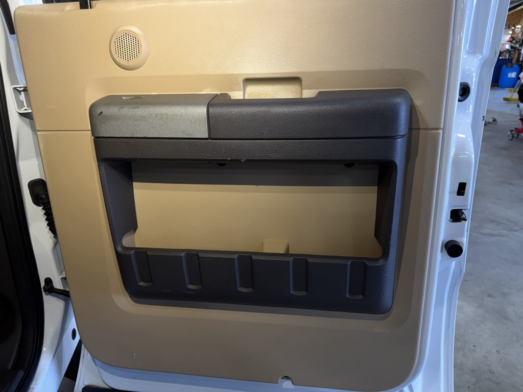 Photo 27 of this Ford Super Duty F-250 SRW