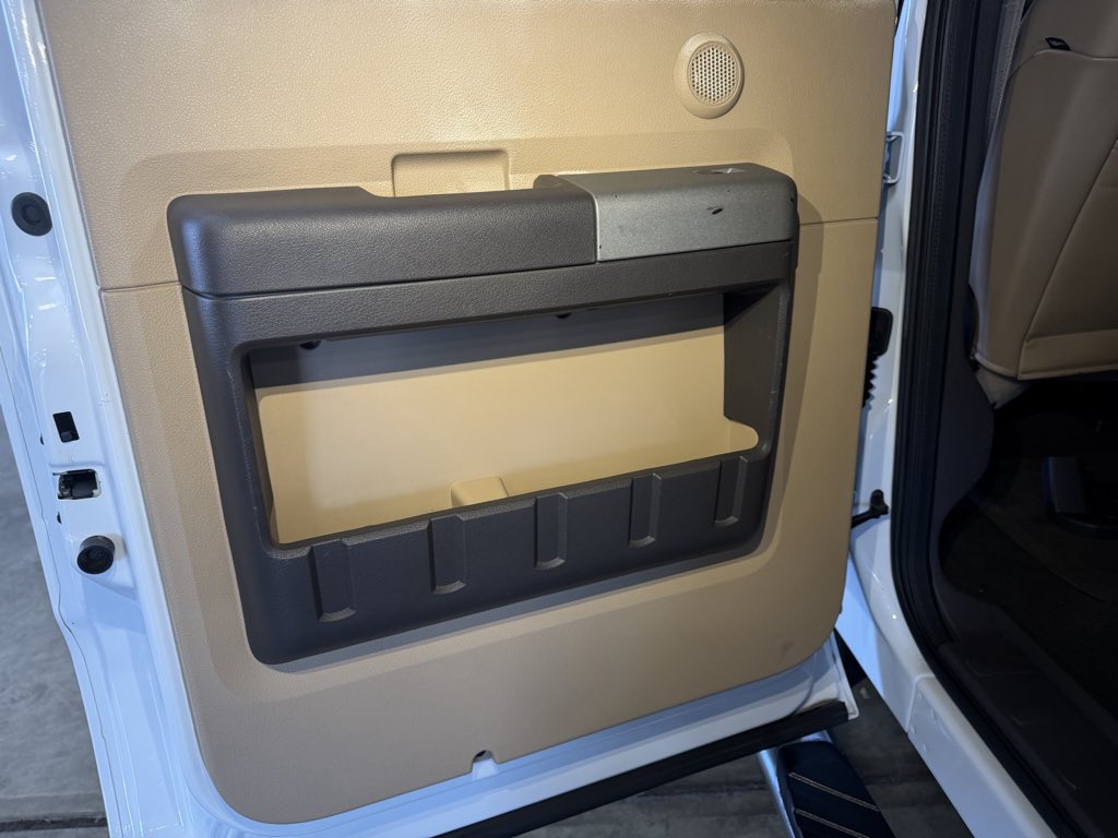 Photo 31 of this Ford Super Duty F-250 SRW