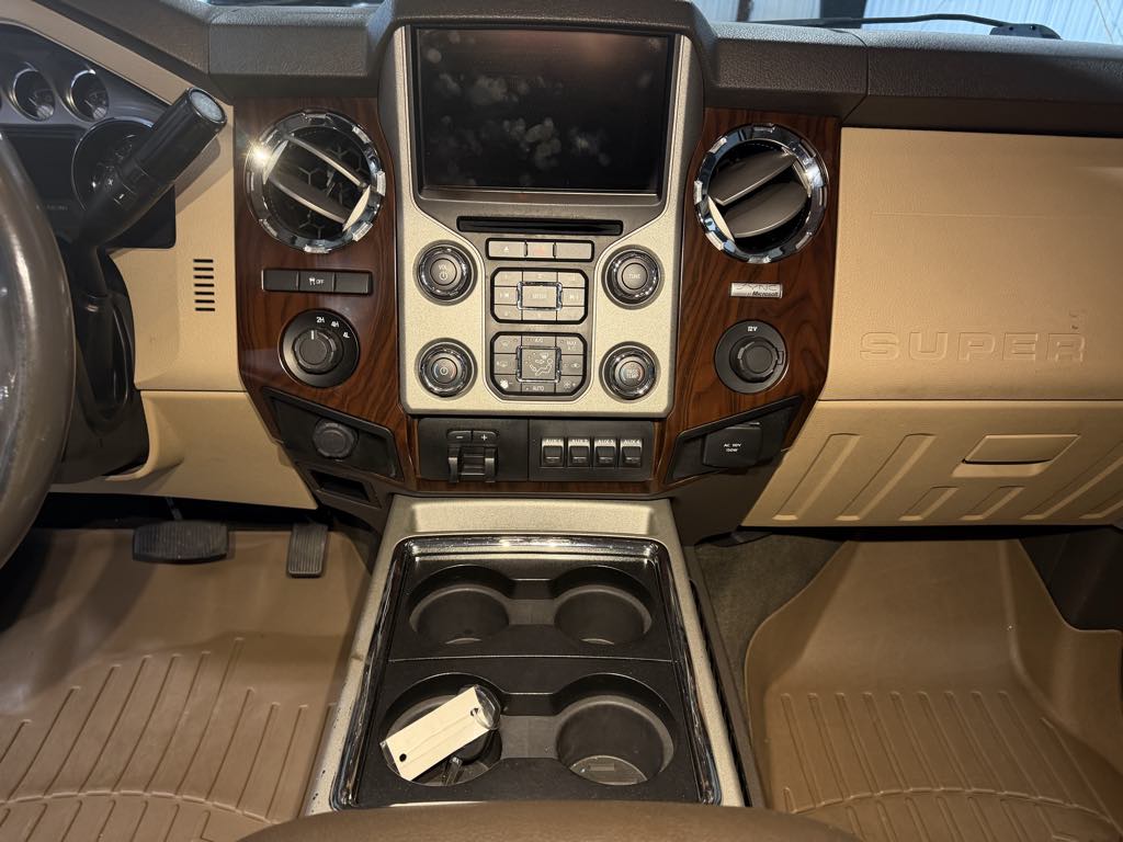 Photo 33 of this Ford Super Duty F-250 SRW