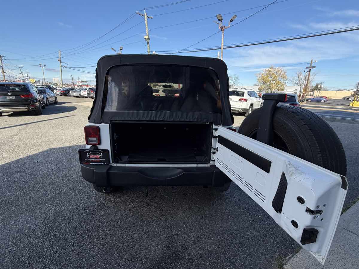 2016 Jeep Wrangler Unlimited Sport photo 2