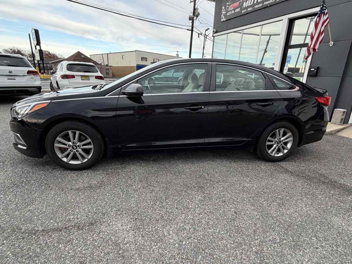 2016 Hyundai Sonata SE photo 2