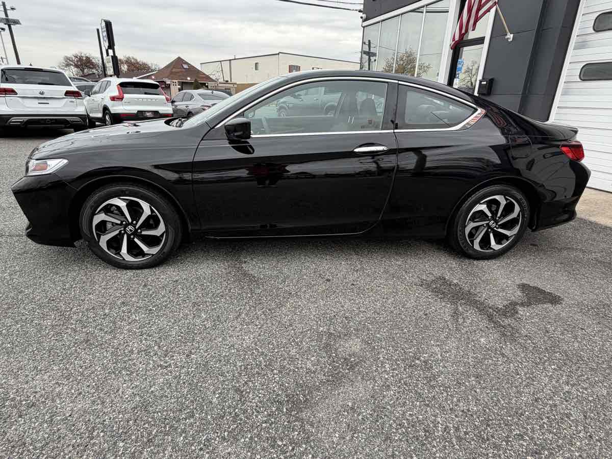 2017 Honda Accord photo 2