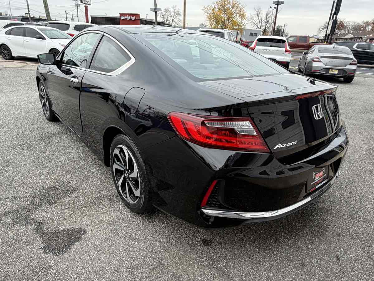 2017 Honda Accord photo 3