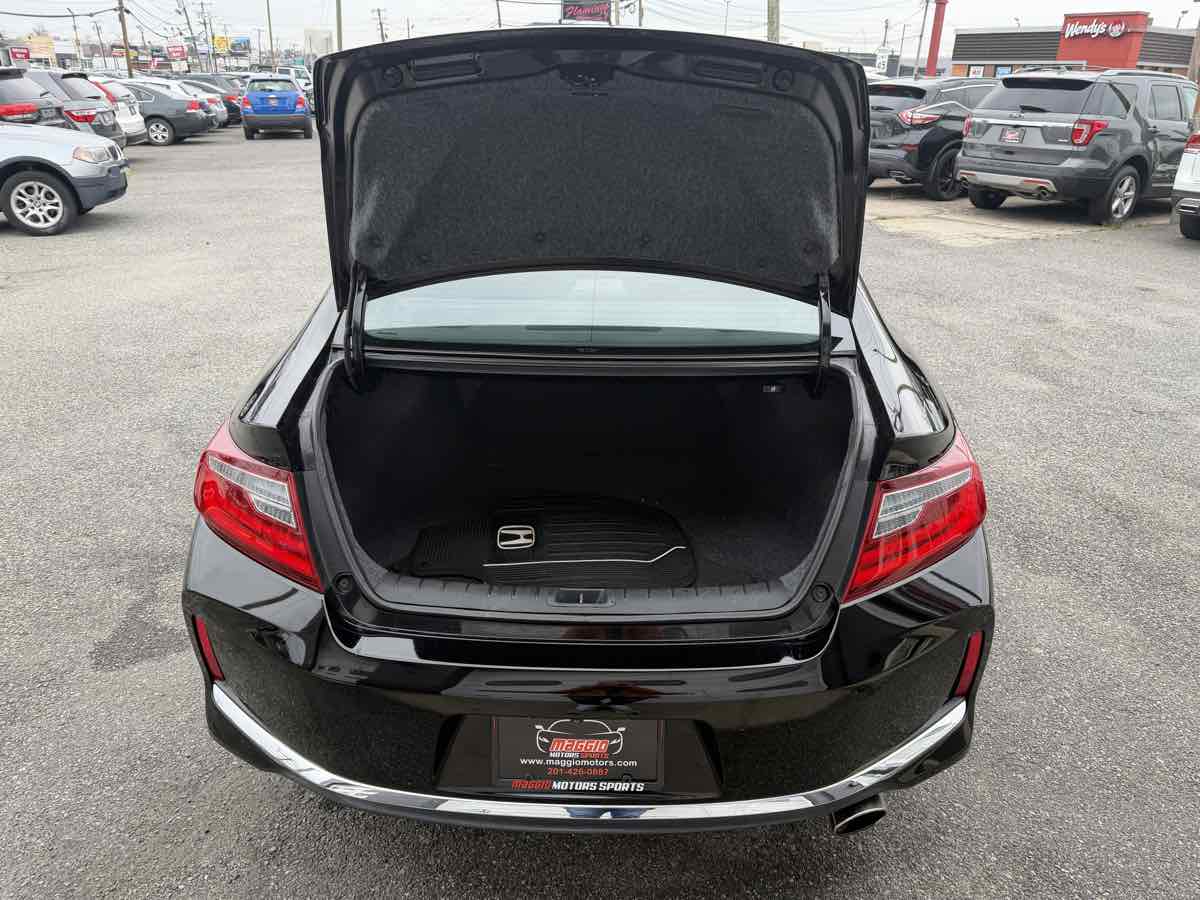 2017 Honda Accord photo 4